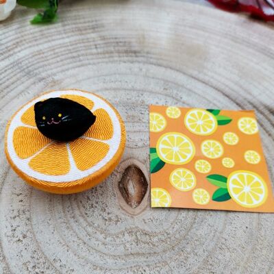 Figura de la suerte Gatos y Frutas Naranjas en tela japonesa Chirimen, hecha a mano en Japón