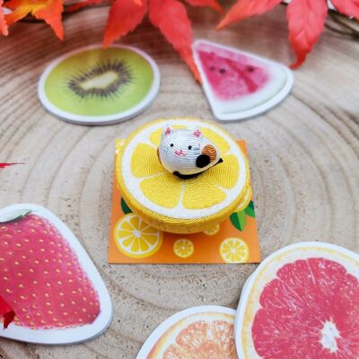 Figurine porte-bonheur Chats et Fruits Pamplemousse en tissu japonais Chirimen, fait main artisanal au Japon