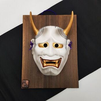 Masque de théâtre nô décoratif Démon Hannya fixé sur plaque en bois avec signature de l'artiste 1