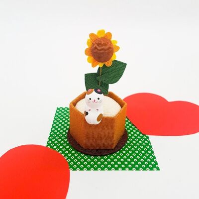 Chirimen Calico Cat Glücksfigur aus japanischem Stoff auf Sonnenblumentopf