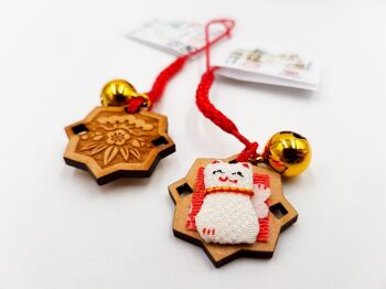Porte-clés porte-bonheur en bois et tissu japonais 8