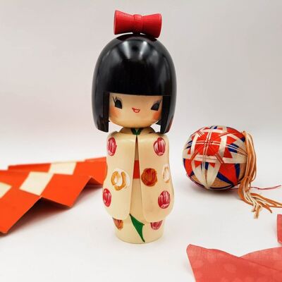 Otomesode White Flower Painted Wooden Kokeshi Doll