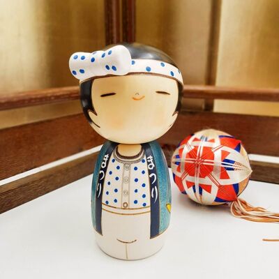 Bambola Kokeshi in legno dipinta di blu e bianco Wasshoi Boy, realizzata a mano