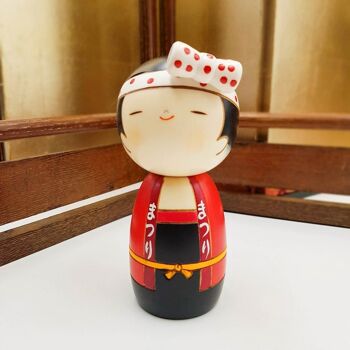 Poupée Kokeshi en bois rouge et noir Wasshoi Girl, fait à la main Japon 1