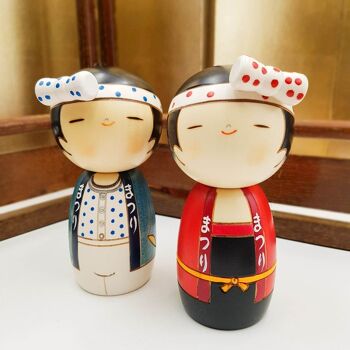 Poupée Kokeshi en bois rouge et noir Wasshoi Girl, fait à la main Japon 4