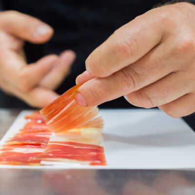 JUAN MACÍAS SELECTION SCHNITTSCHINKEN MIT SCHEIBENABSCHEIDER (PACKUNG VON 20 EINHEITEN IN 80GR EINSPARUNG MIT MESSER UND HAND VERPACKT MIT SCHEIBENABSCHEIDER)