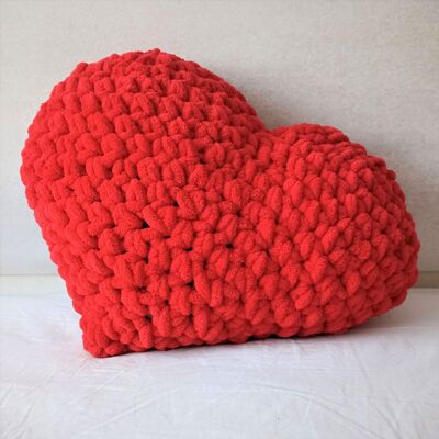 Cuscino a forma di cuore rosso con imbottitura, fatto a mano