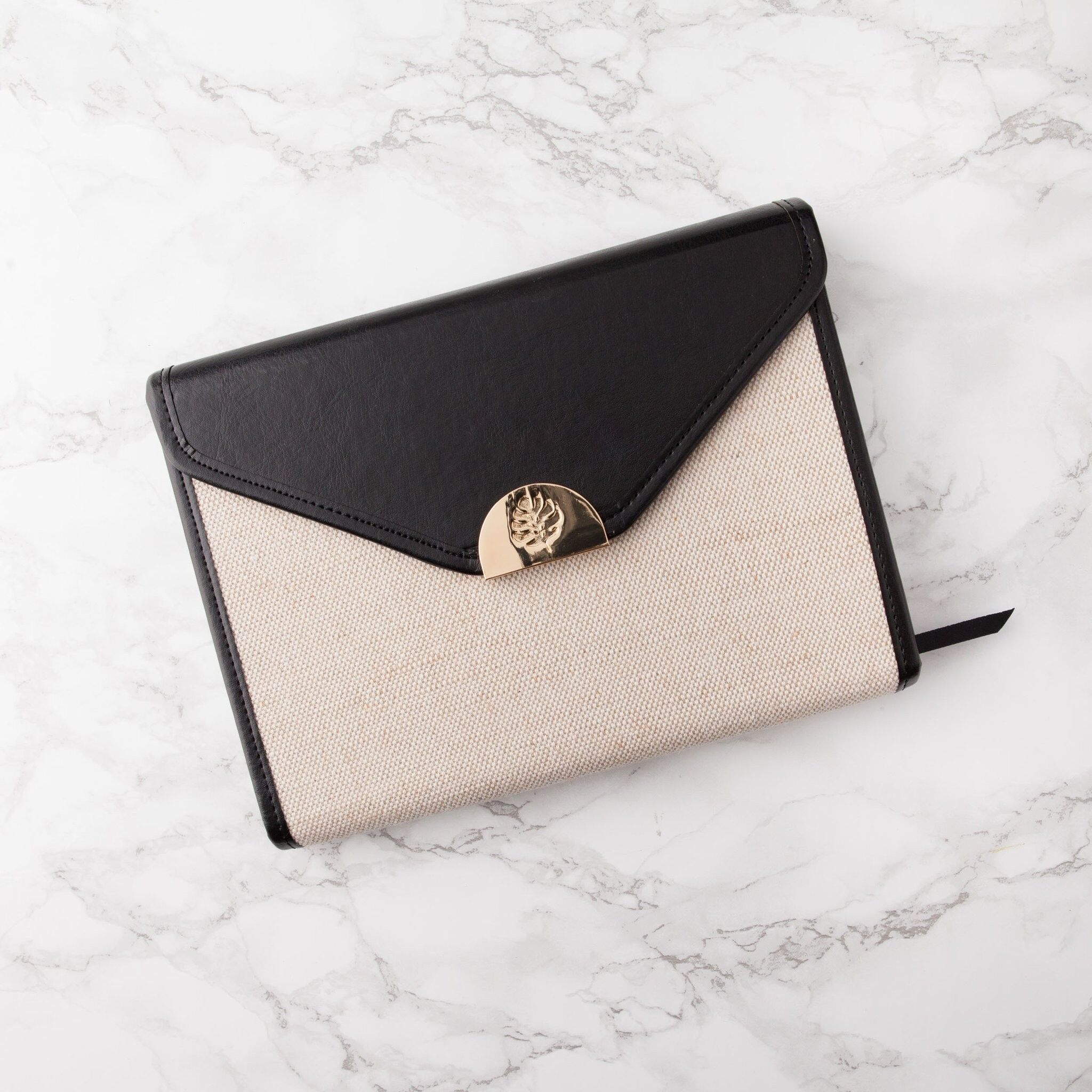 Elegante copertina nera per agenda