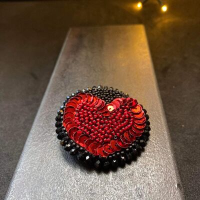 Broche, 7