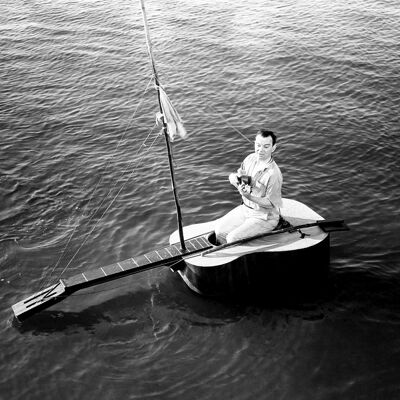 Schwimmende Gitarre leere Grußkarte