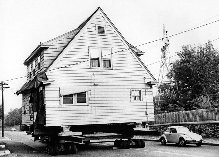 Casa in movimento biglietto di auguri vuoto