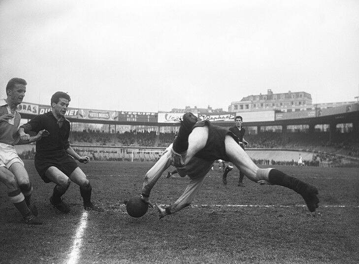 Una tarjeta de felicitación en blanco de defensa de retaguardia