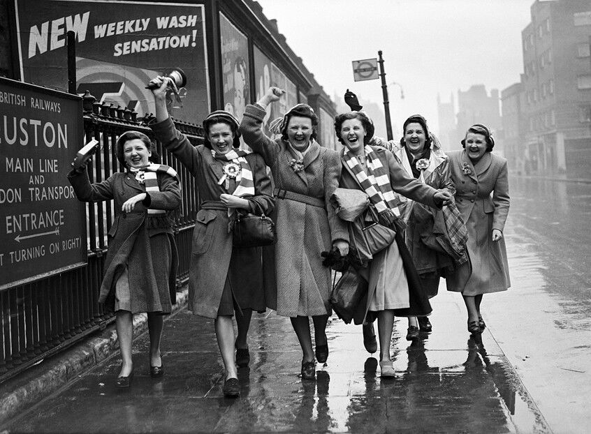 Cartolina d'auguri in bianco degli amici di calcio