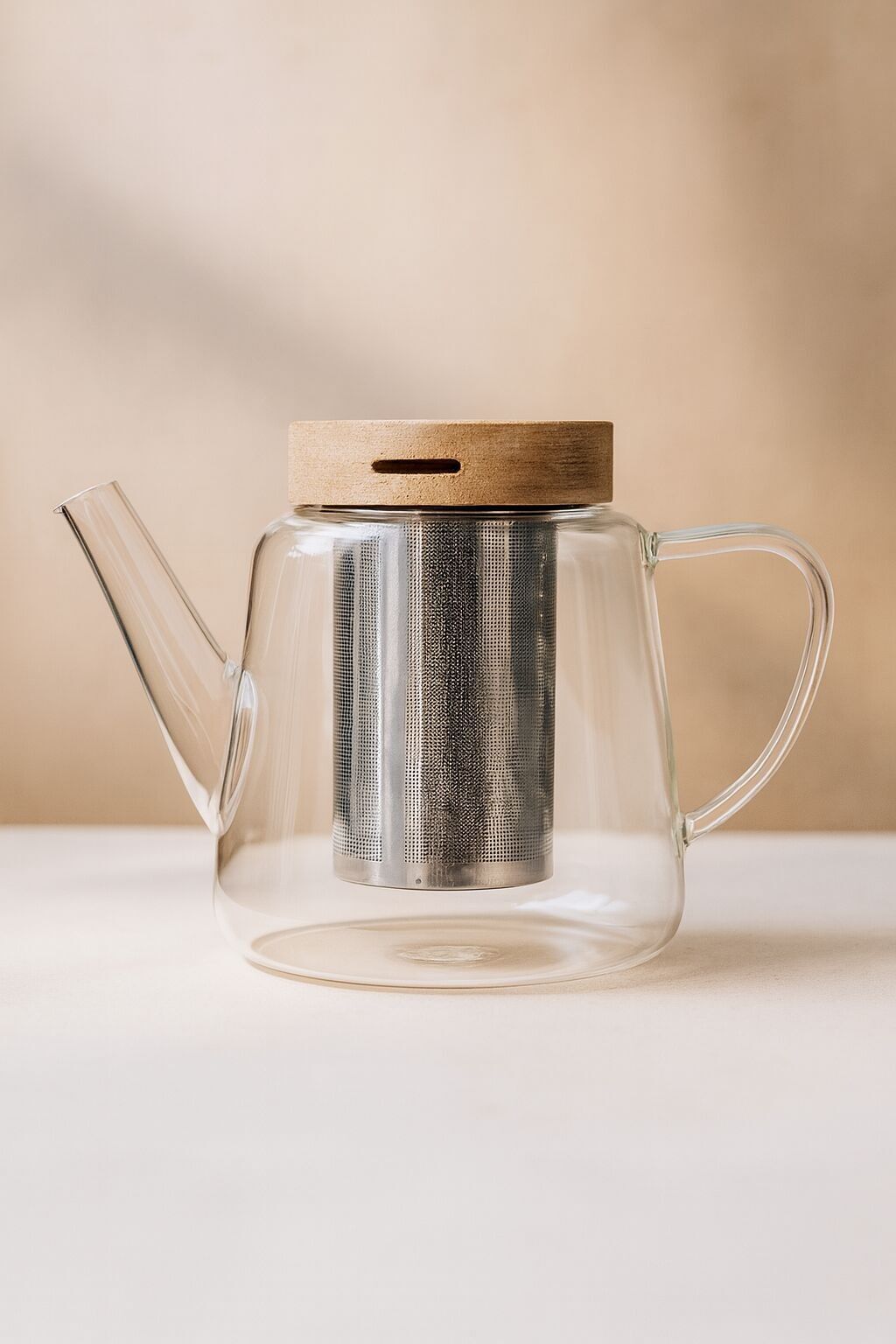 GUSTAVE Teekanne aus Borosilikatglas, 680 ml, mit Holzdeckel