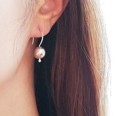 Grayish brown frost shell pearl silver hook earrings