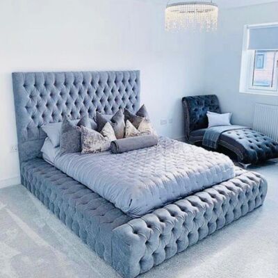 Estructura de cama tapizada Majestic Chesterfield - Sin colchón Boston Chennile Charcoal Doble (4'6" x 6'3")