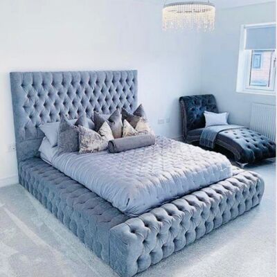 Estructura de cama tapizada Majestic Chesterfield, sin colchón, doble de gamuza sintética, vaquero, flor de maíz (4'6" x 6'3")