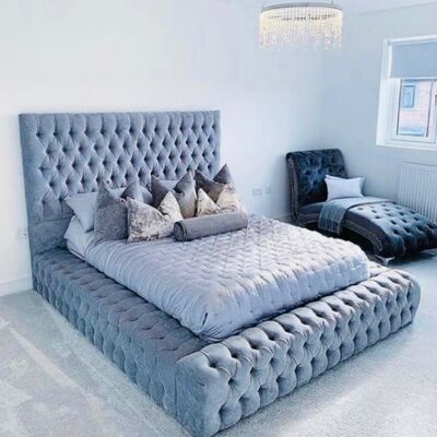 Marco de cama tapizado Majestic Chesterfield - Sin colchón Malia Felpa Celery Lime Doble (4'6" x 6'3")