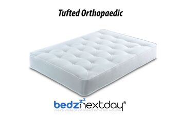 Cadre de lit rembourré Majestic Chesterfield - Double orthopédique en faux suède blanc (4'6" x 6'3") 3