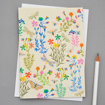 Cartolina d'auguri di fiori, farfalle e api