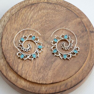 Boucles d'oreilles spirales tribales argent avec pierre bleue