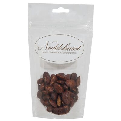 Dry roasted almonds with smoke flavour