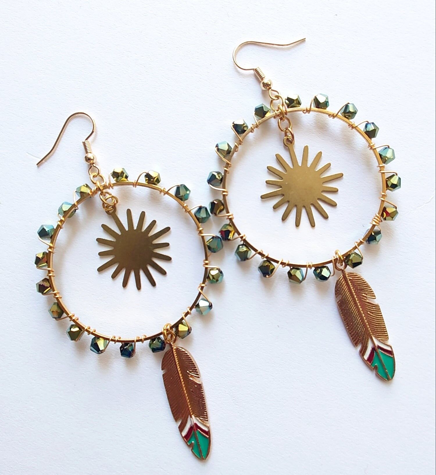 Böhmische Federohrringe, Kristallohrringe, Federschmuck, Creolen, Emaille, Festivalschmuck, Hippie-Ohrringe.Kristallschmuck, Federohrringe