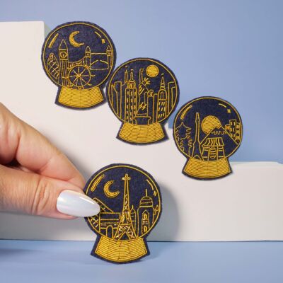 Brosche Paris - handgefertigte Cannetille-Stickerei, Souvenir von Paris