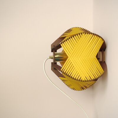 Petite lampe jaune / supendue