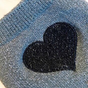 Chaussettes grises foncées à paillettes coeur brodé 2