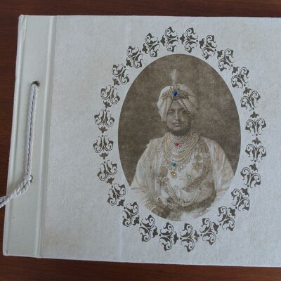 Álbum de papel reciclado con fotografía histórica de Maharajá