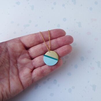 Horizon Necklace Teal & Pale Blue- collier en or avec pendentif acrylique Perspex 3