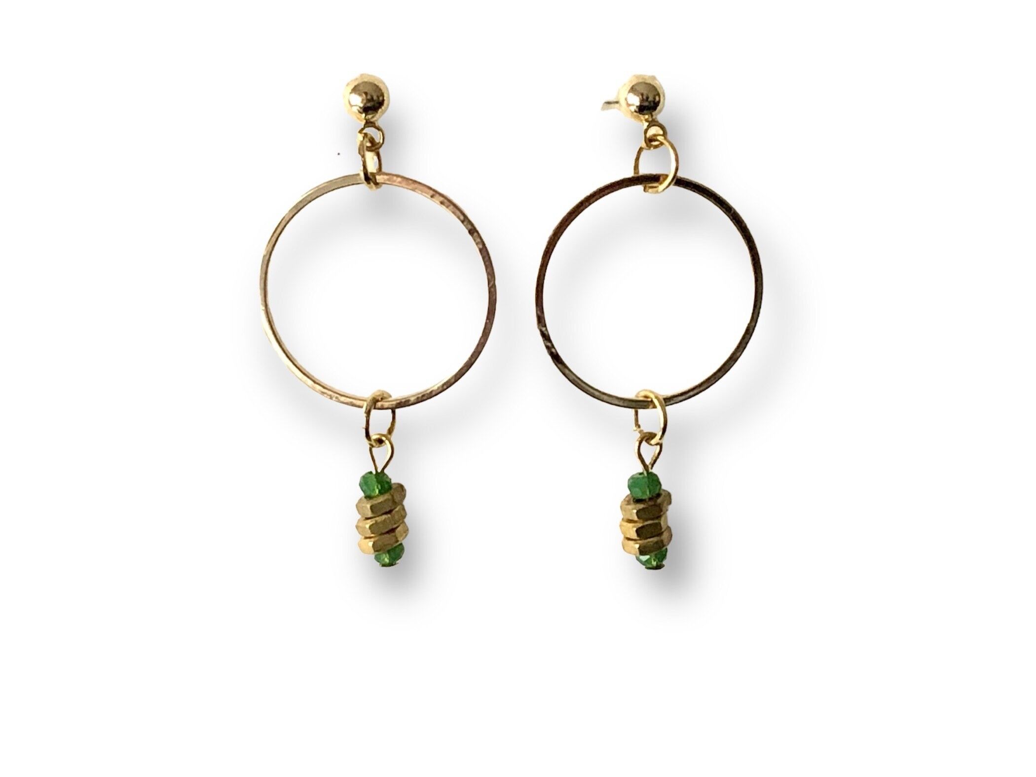 Orecchini rotondi con noci verdi