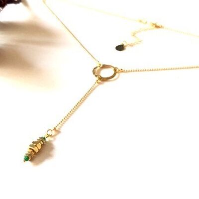 Short green nuts charm necklace