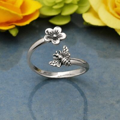 Delicato anello regolabile ape e fiori di ciliegio, argento