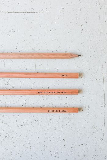 Quatuor de crayons de fabrication française gravés avec des évocations: libre - Pour la beauté des mots - Objet de bohéme - Vagabondage romantique 2