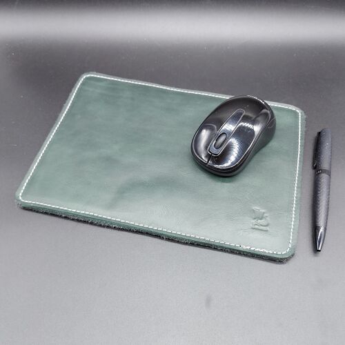 Mouse pad handcrafted in 100% natural leather. measures 18×25 cm-7.1×9.8 in. Opplav Musematte1. 3-layer structure, non-slip.(green forest leather)