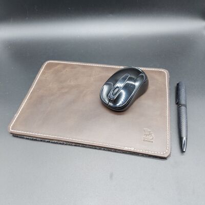 Mouse pad handcrafted in 100% natural leather. measures 18×25 cm-7.1×9.8 in. Opplav Musematte1. 3-layer structure, non-slip.(Dark Brown leather)