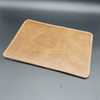 Tapis de souris fabriqué à la main en cuir 100% naturel. mesure 18 × 25 cm-7,1 × 9,8 po. Opplav Musematte1. Structure 3 couches, antidérapante. (Cuir marron selle) 2