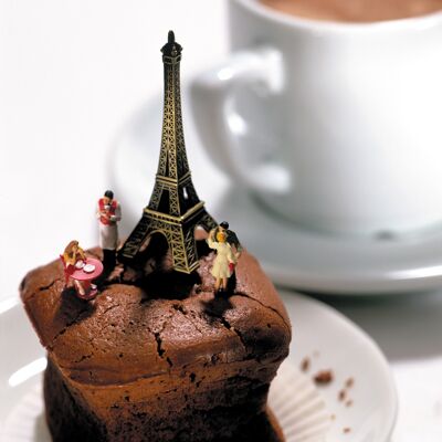 Tarjeta de felicitación en blanco de París en la hora del café