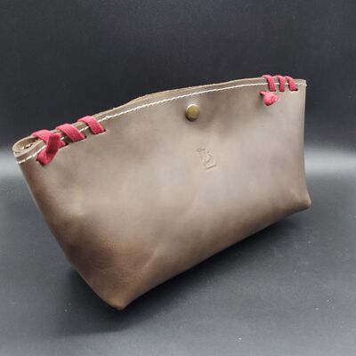 Artisan cosmetic & toiletry bag. Made of 100% Natural leather, 2mm thick. Opplav Kosmetikk1 bag.(Dark Brown)