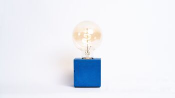 Lampe cube béton bleu pétrole 1