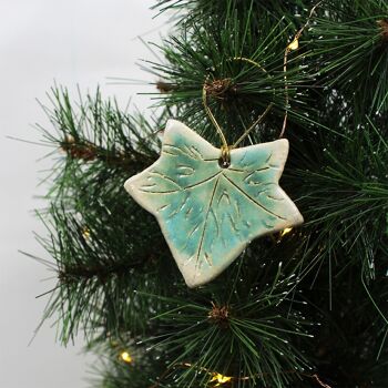 Décoration d’arbre de Noël en céramique faite à la main de feuille de lierre vert 2
