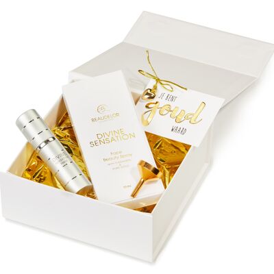 Caja ON YOUR WAY: Una caja con el formato de viaje Divine Sensation Face Beauty (10ml) y un agradable perfume en spray plateado recargable.