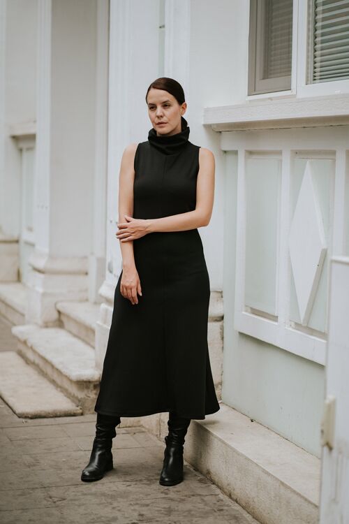 Black Long Sleeveless Dress