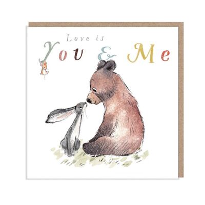 Unsere Qualitäts-Grußkarte zum Jubiläum, „Love is...“, „Der Bär, der Hase und die Maus“, herzerwärmende Illustrationen, hergestellt in Großbritannien, BHME01
