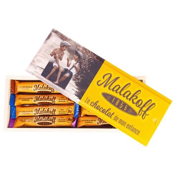 Plumier en bois contenant 16 Chocolats Mélangés Emballés 296g. 1
