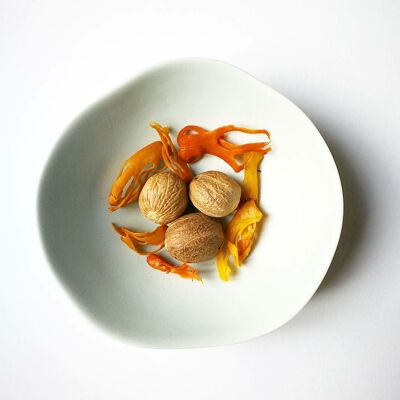 Organic Whole Nutmeg 500gr (bulk)
