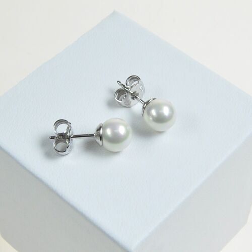 Classic 7 mm pearl earrings