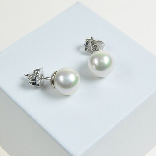 Classic 8 mm pearl earrings